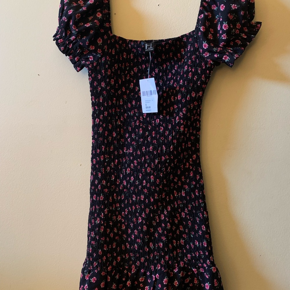 Forever 21 New With Tags Sz S Floral Stretch Black Dress